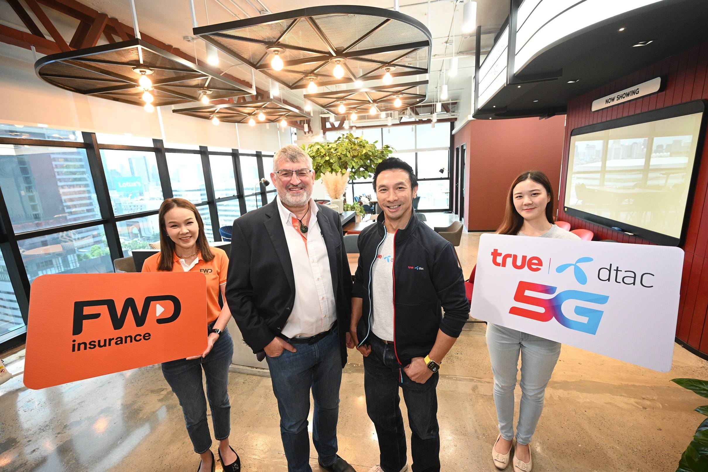 FWD ประกันชีวิต ผนึก ทรู มอบความคุ้มครองประกันชีวิต - อุบัติเหตุ ให้ลูกค้าทรูและดีแทค